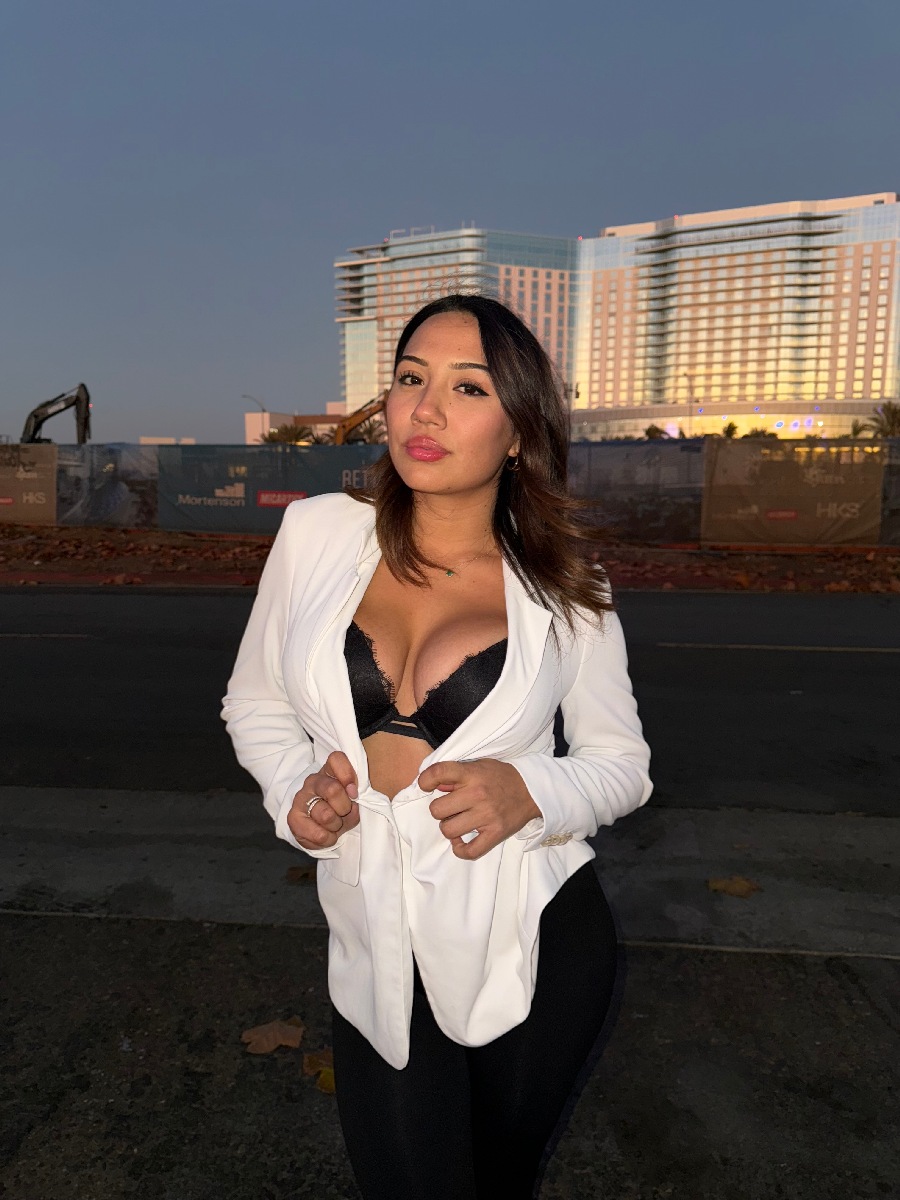 Take a pause and enjoy Ali Cruz — streaming from Sao Jose do Rio Preto